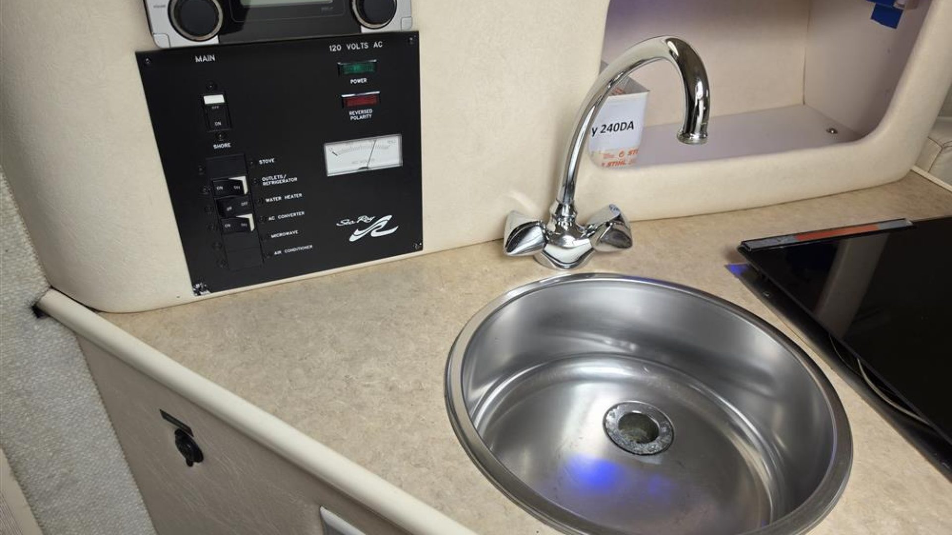 Sea Ray Sundancer 240