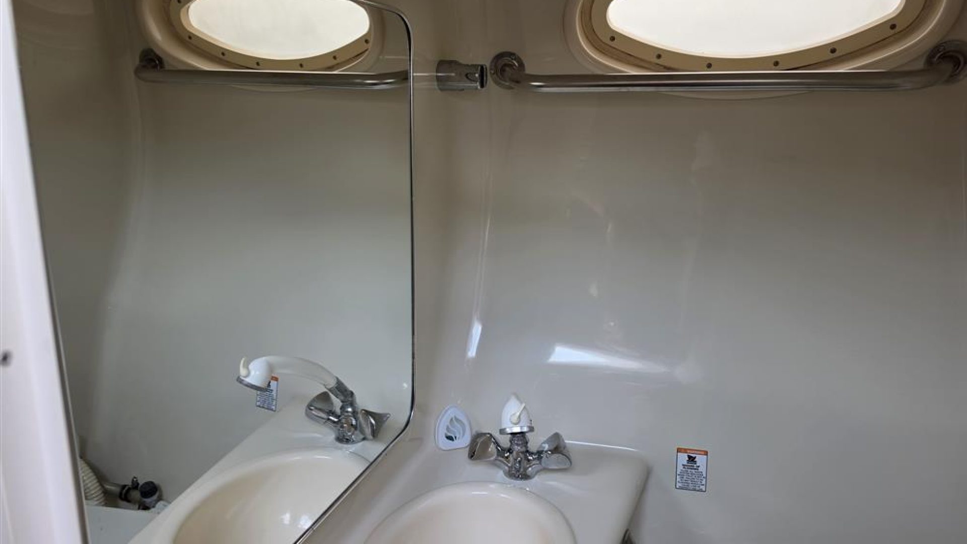 Sea Ray Sundancer 240