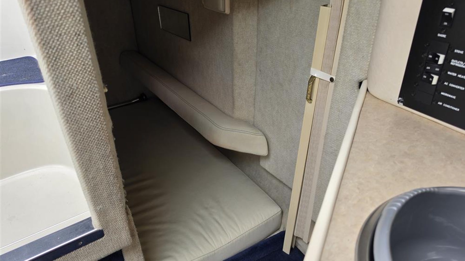 Sea Ray Sundancer 240