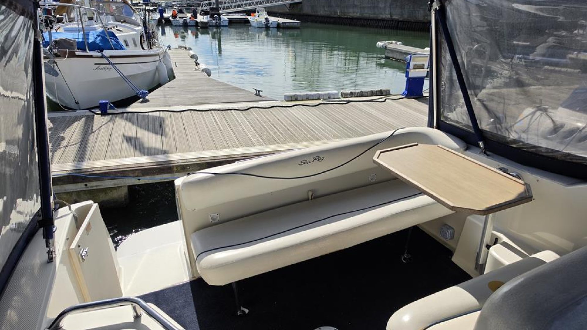 Sea Ray Sundancer 240