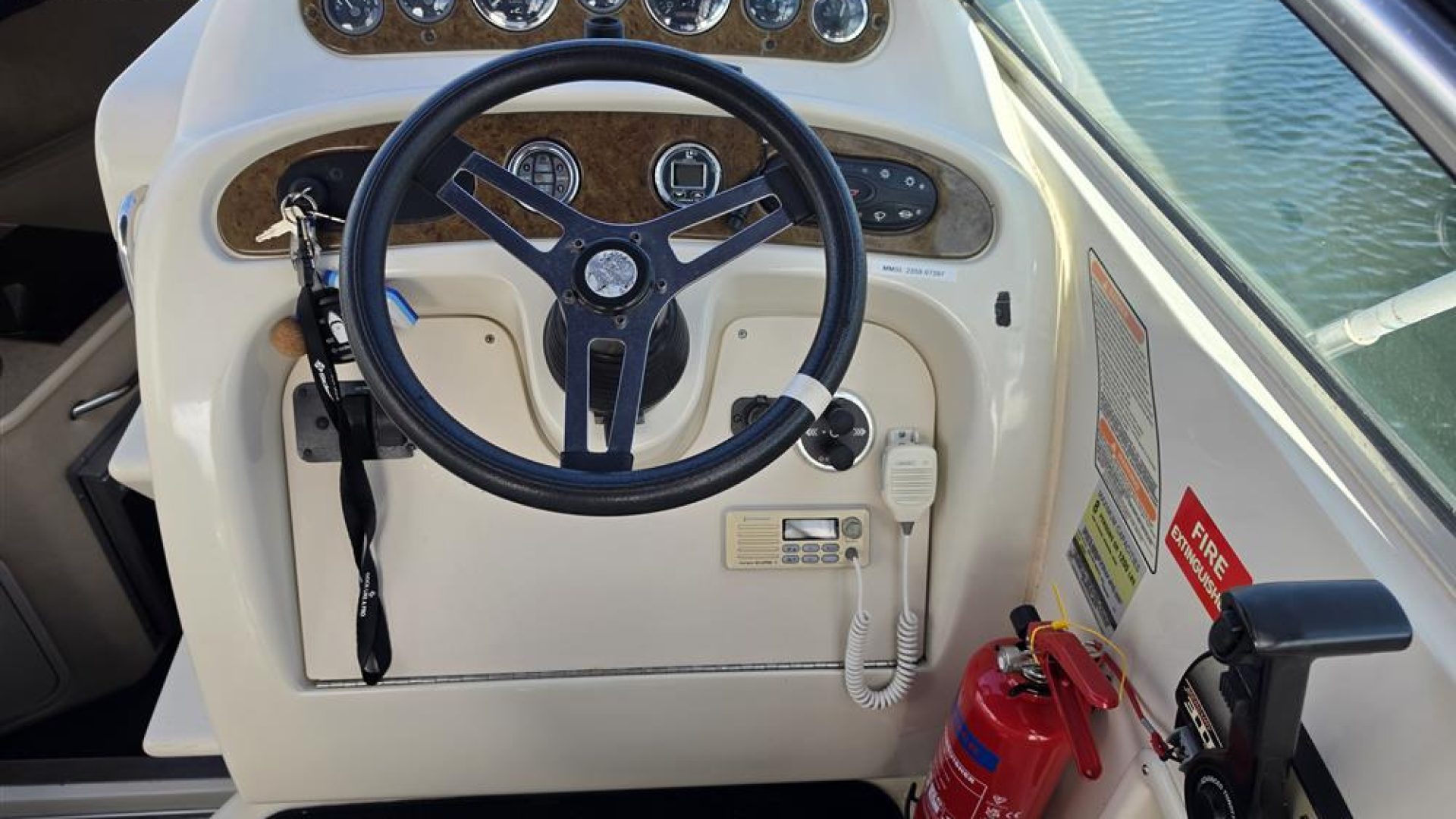 Sea Ray Sundancer 240