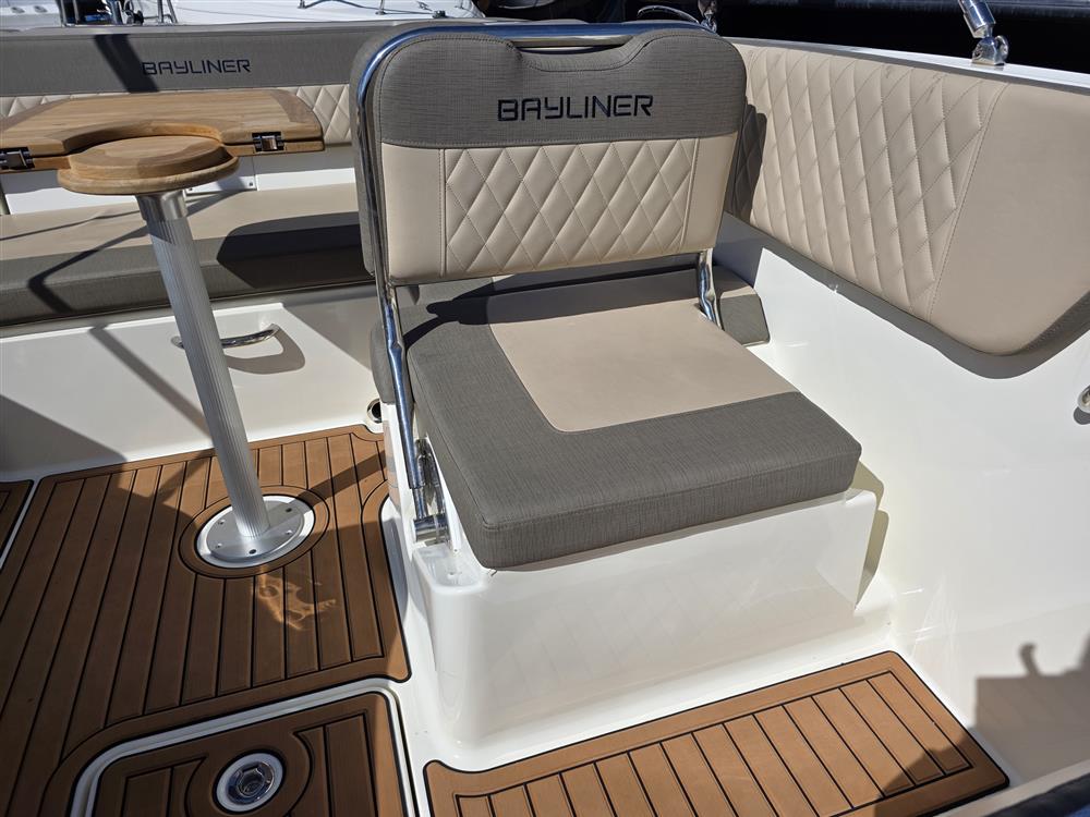 Bayliner Vr6