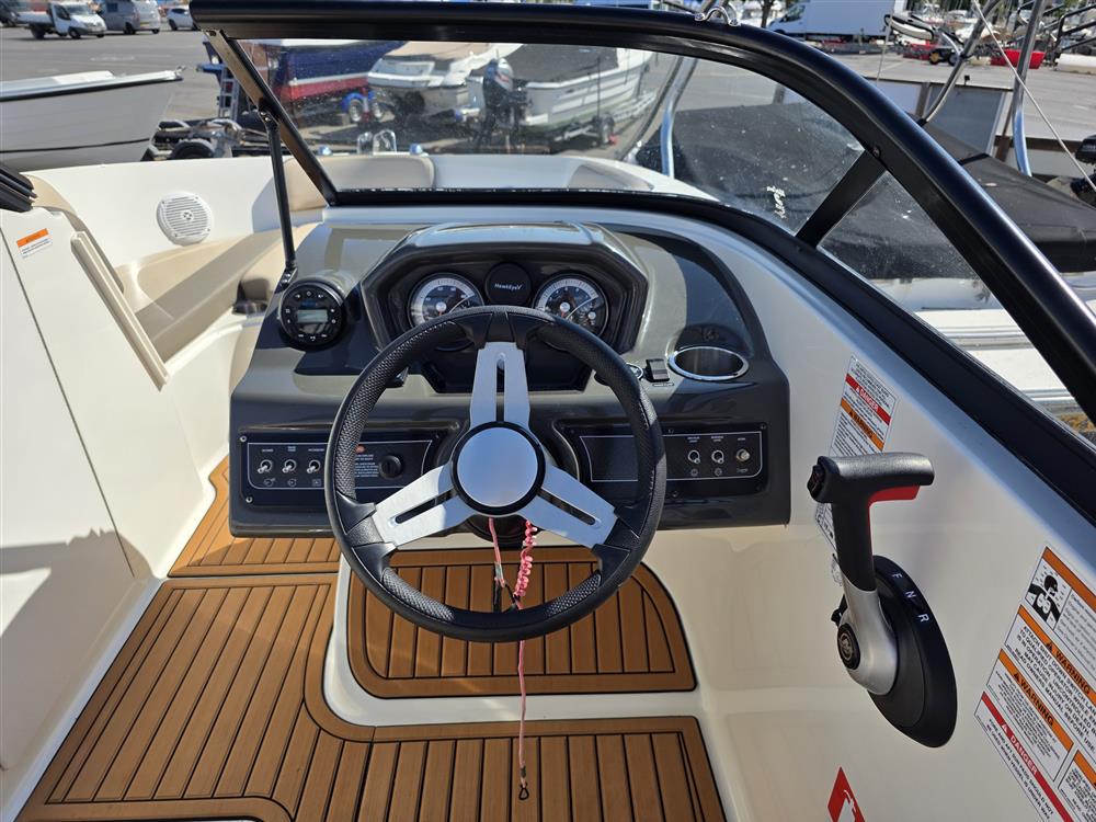 Bayliner Vr6