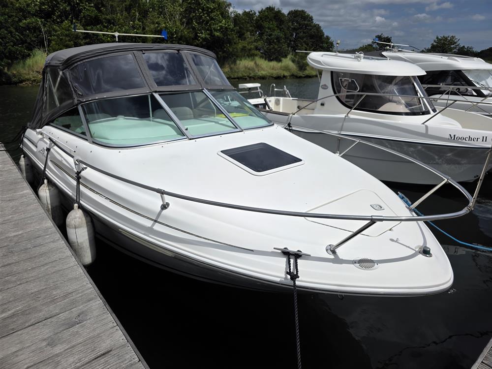 Sea Ray 215 Express Cruiser