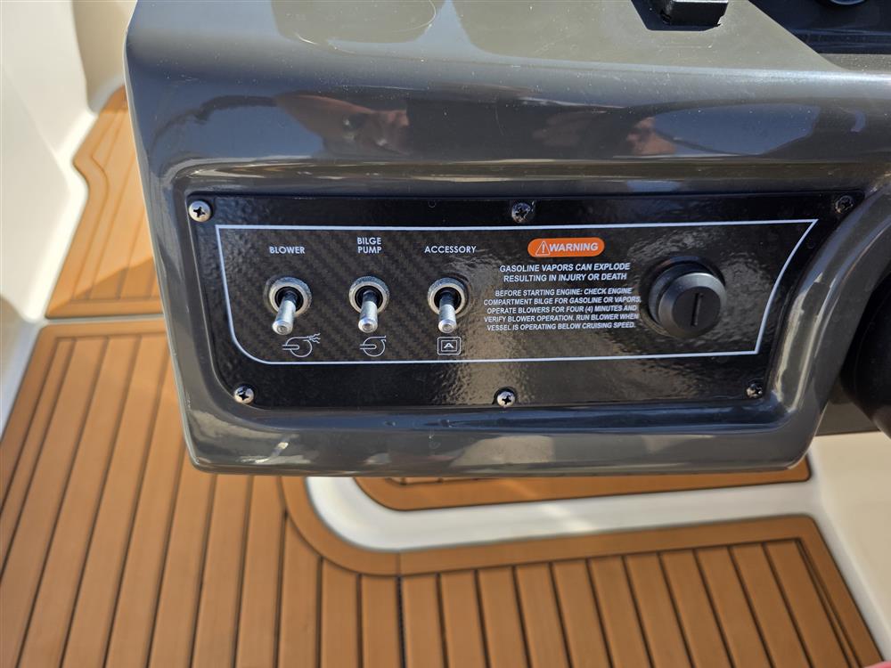 Bayliner Vr6