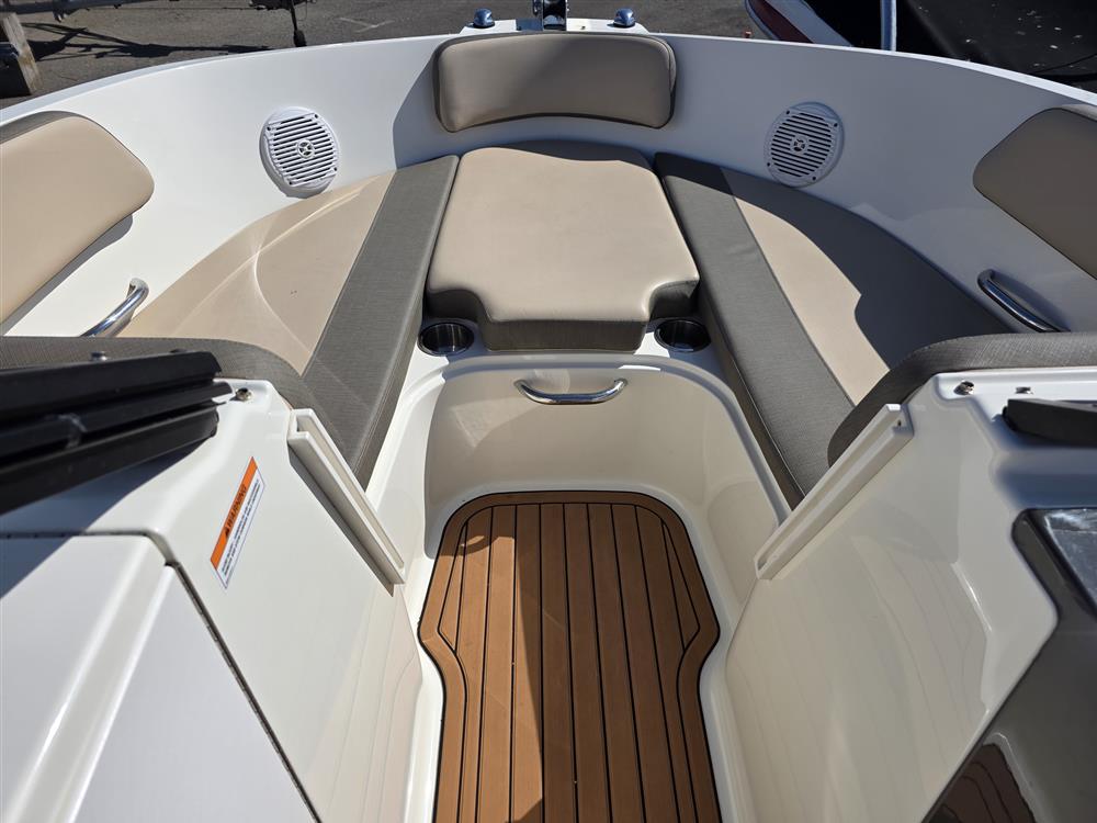 Bayliner Vr6