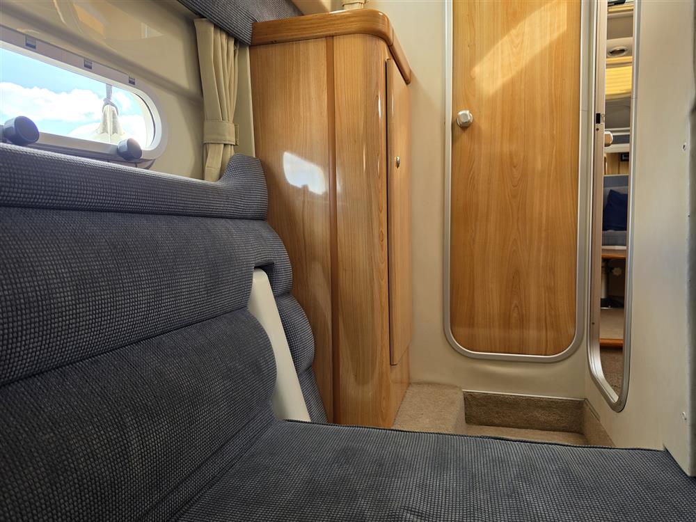 Sealine S28