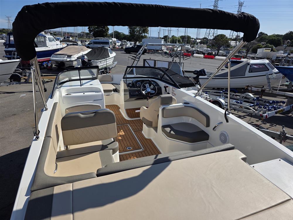 Bayliner Vr6
