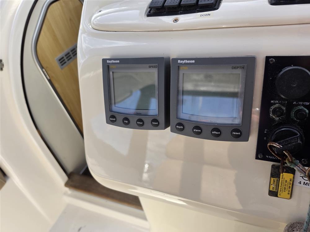 Sealine S28
