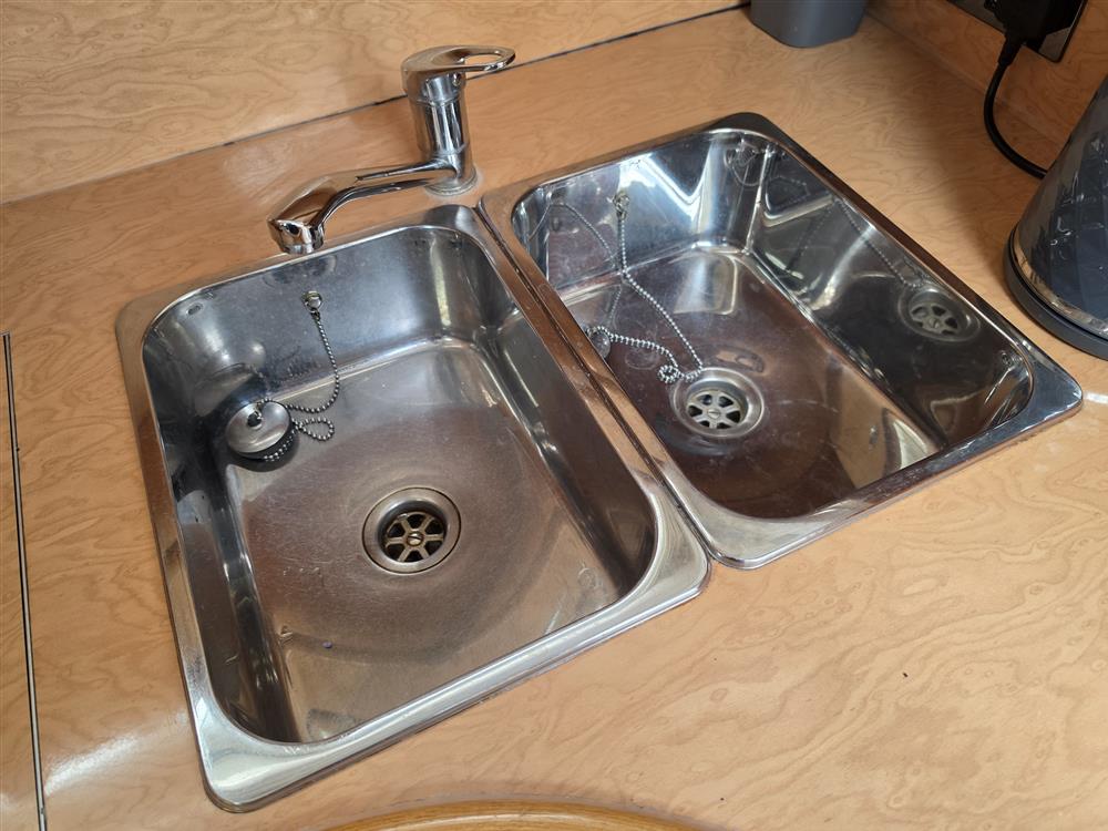 Sealine S28