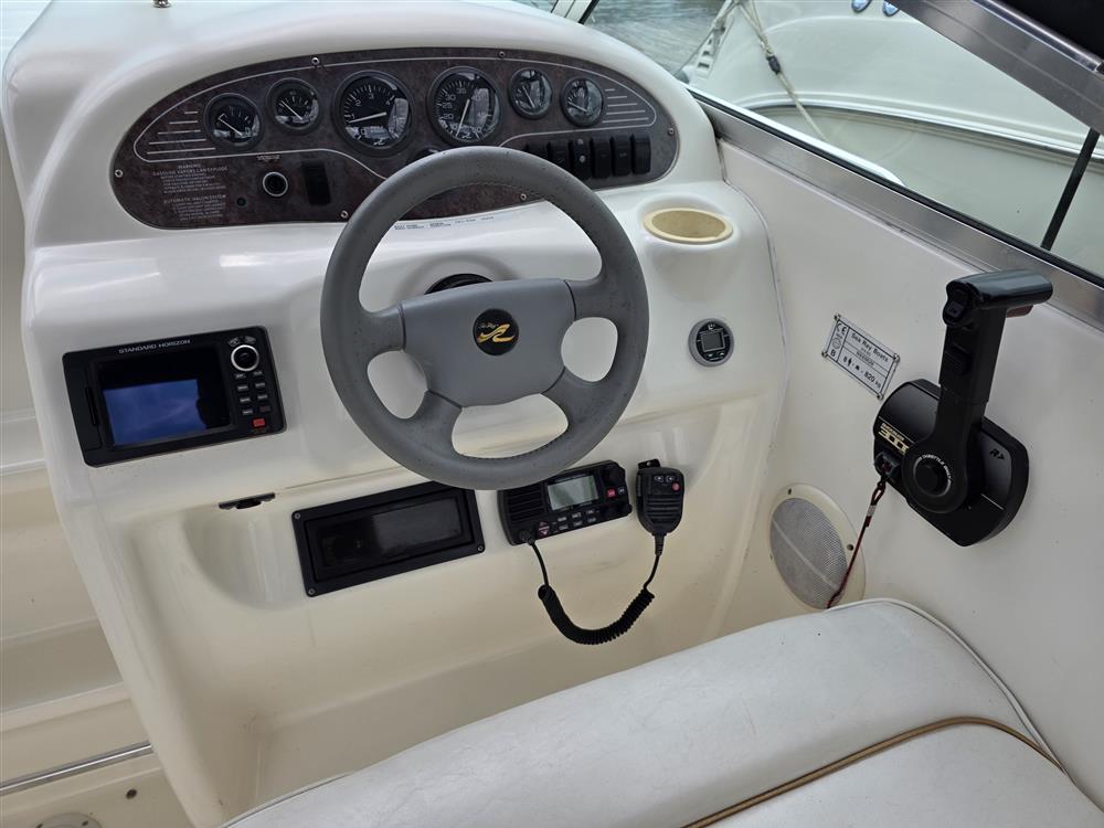 Sea Ray 215 Express Cruiser