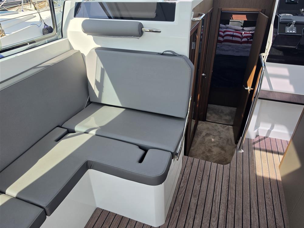 Beneteau Antares 11