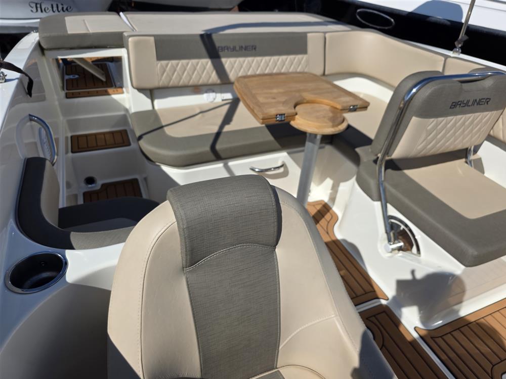Bayliner Vr6