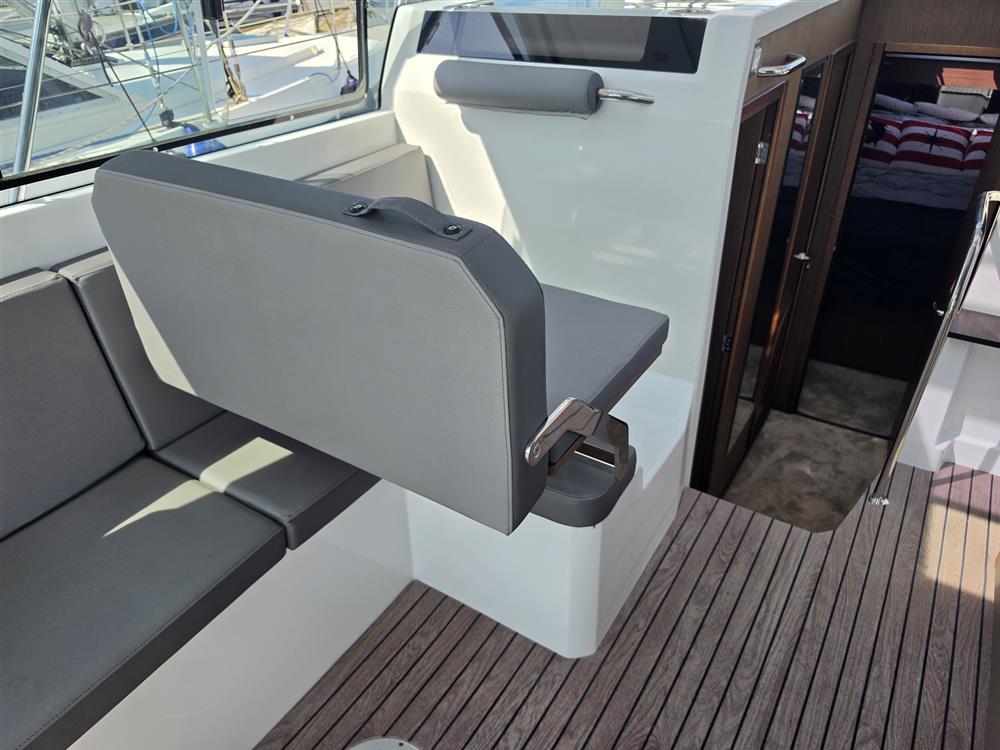 Beneteau Antares 11