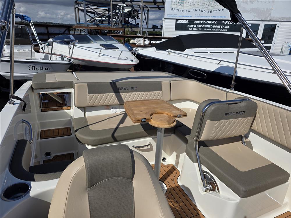 Bayliner Vr6