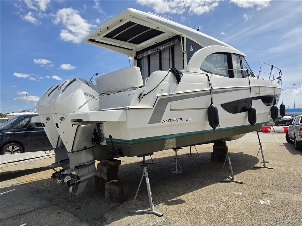 Beneteau Antares 11